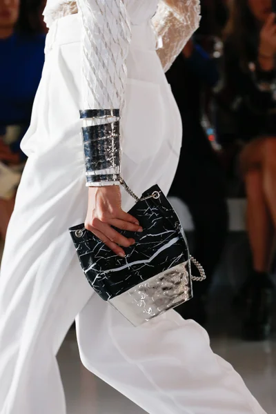 Look 28
